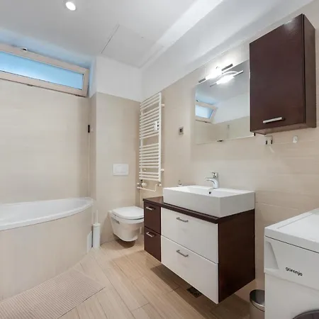 Rog With Balcony Apartamento Liubliana